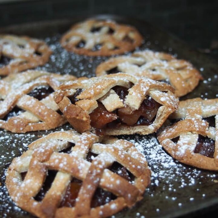 gluten free mince pie dusted with powdered sugar
