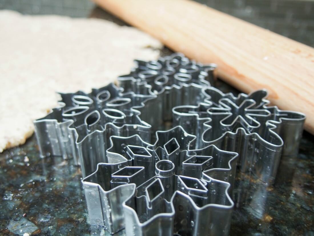 making German hazelnut Christmas cookies