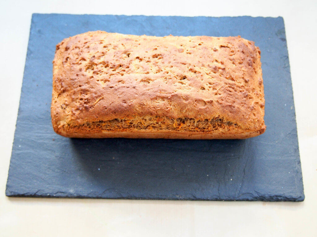 Easy to make, with no added sugar & lots of delicious ingredients, this carrot and banana bread is healthy & the best of carrot cake & banana bread in one.