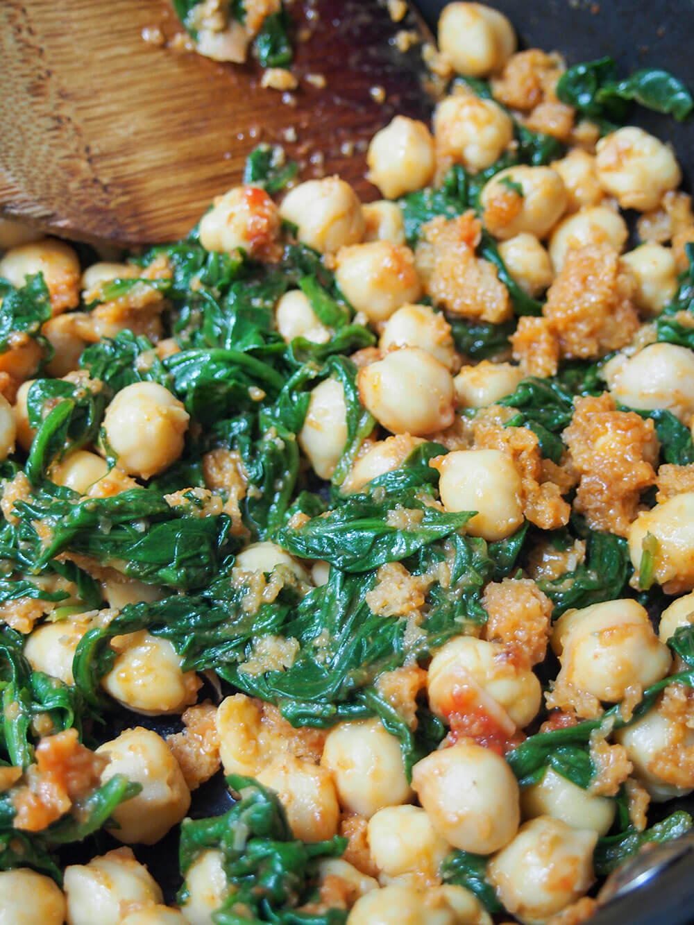 cooking Spanish chickpeas and spinach