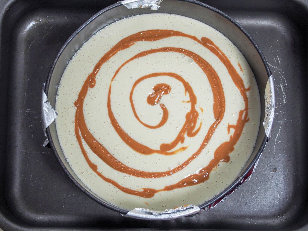making banana baked cheesecake