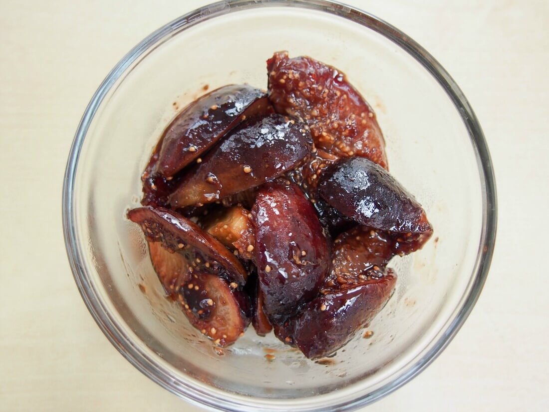 small dish of balsamic figs