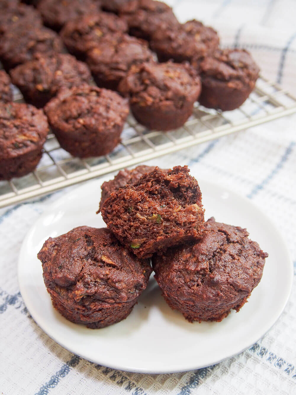 Healthy chocolate zucchini muffins (vegan)