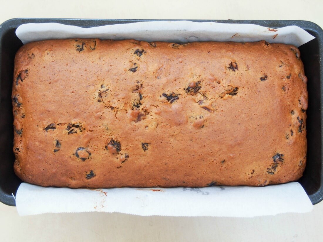 Irish brack (fruit loaf) is a super easy and delicious tea loaf or fruit loaf Irish brack (fruit loaf) in loaf tin just out oven