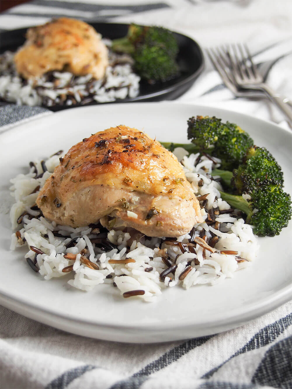 Incredibly easy to prepare, this baked tarragon chicken has a light, delicate and delicious flavor from the tarragon, lemon and mustard sauce. Perfect over rice. Piece of tarragon chicken served over rice with broccoli to side