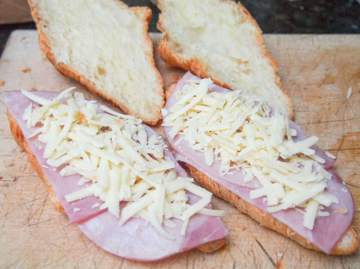 croque monsieur croissant