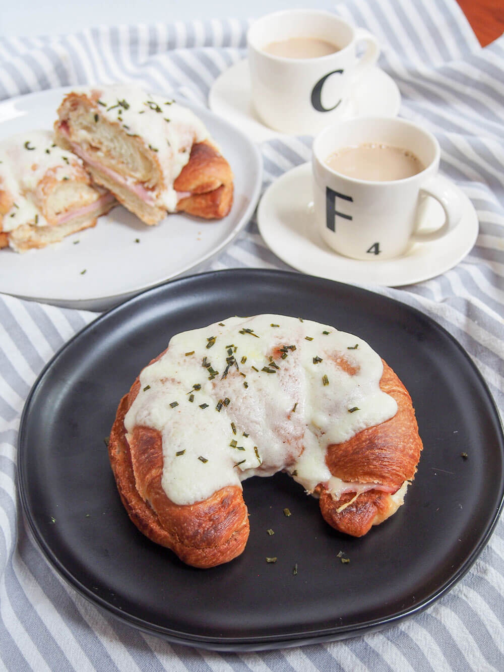 croque monsieur croissant
