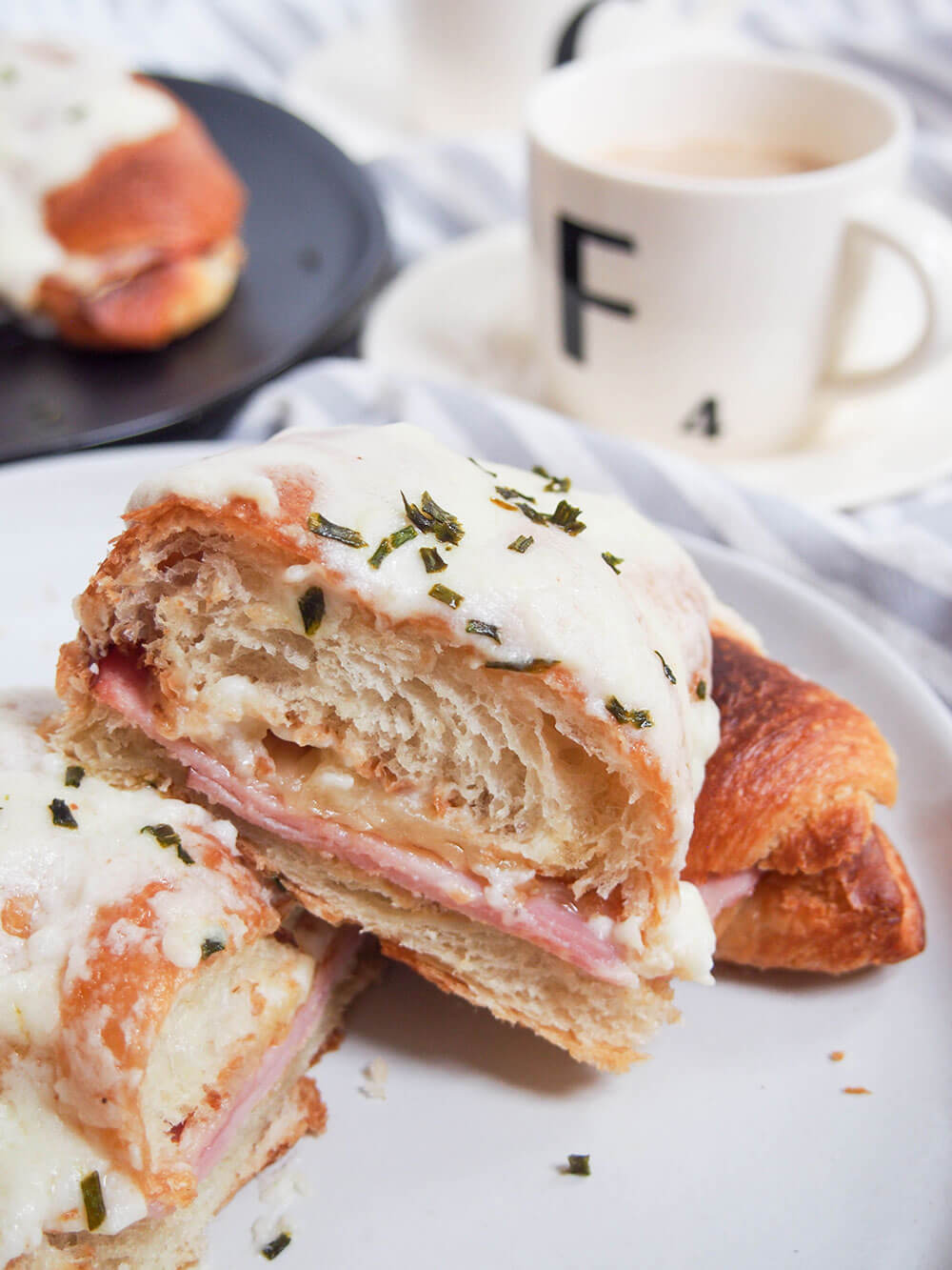croque monsieur croissant
