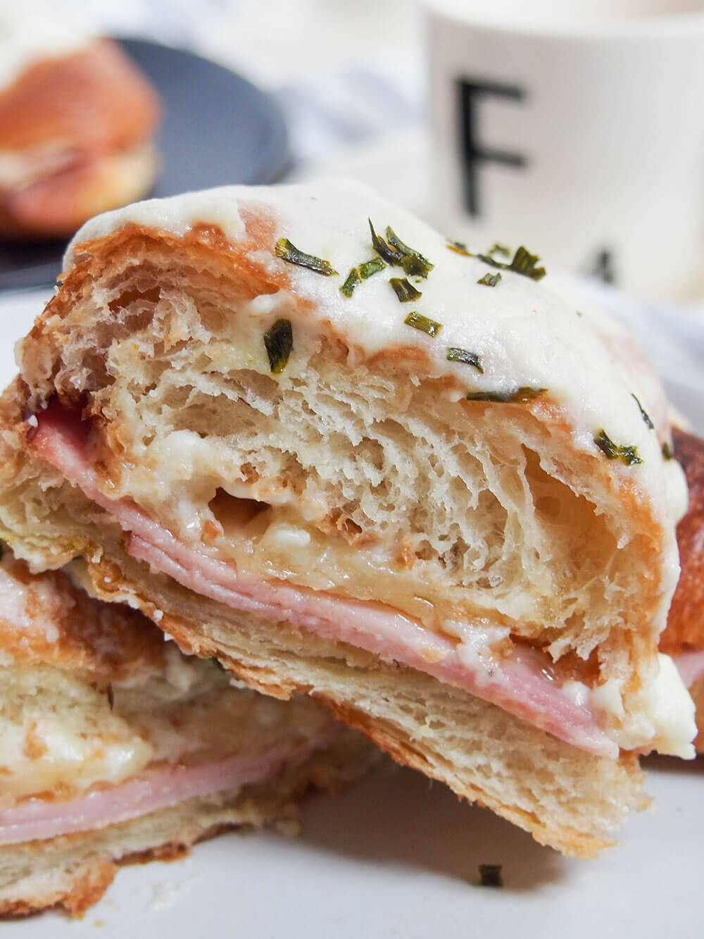 croque monsieur croissant