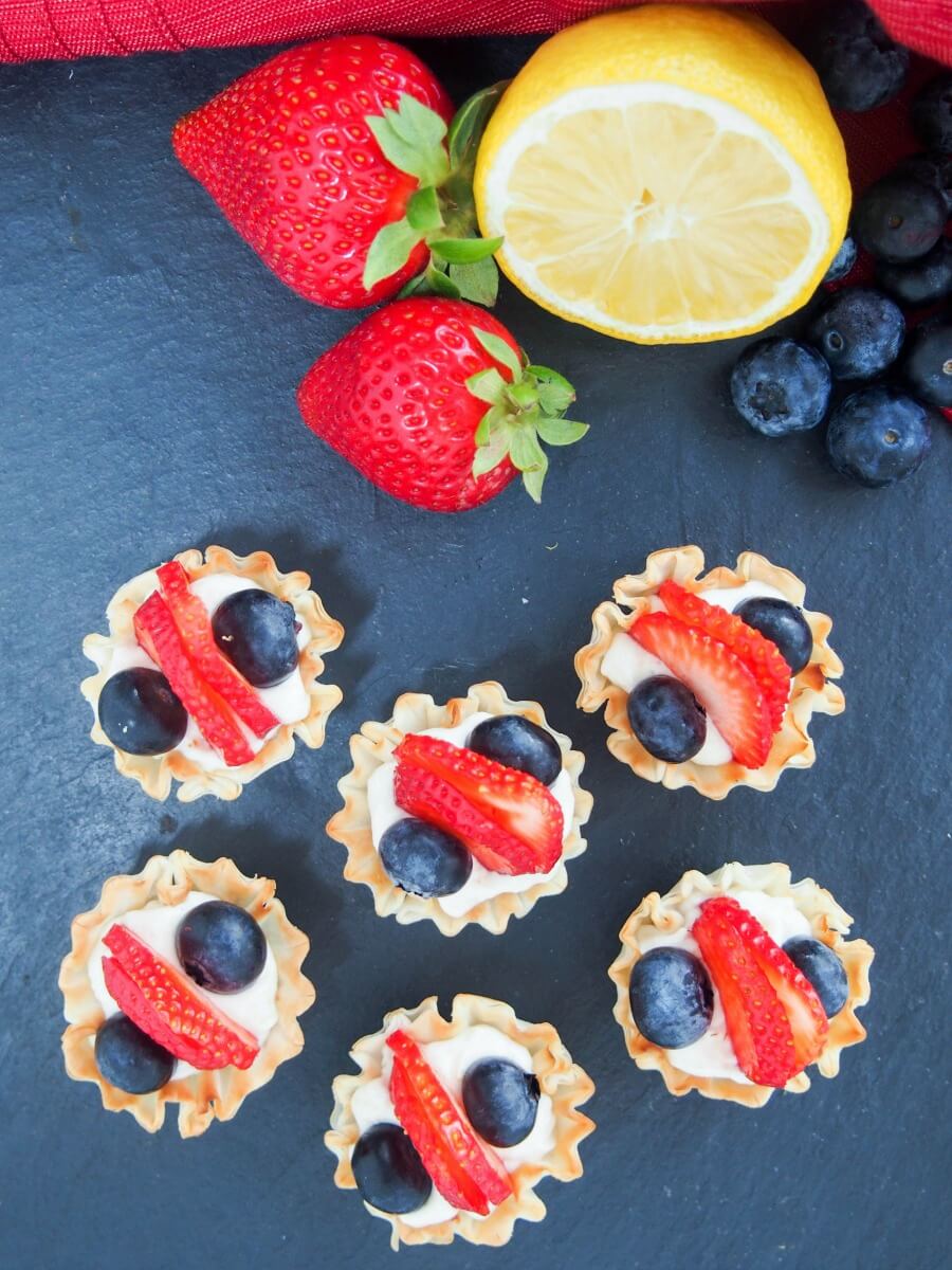 Berry phyllo cups with lemon cheesecake cream