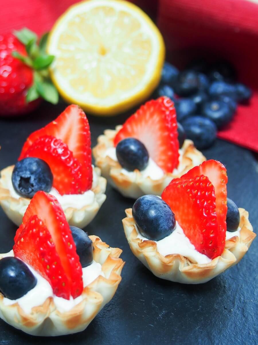 Berry phyllo cups with lemon cheesecake cream close up