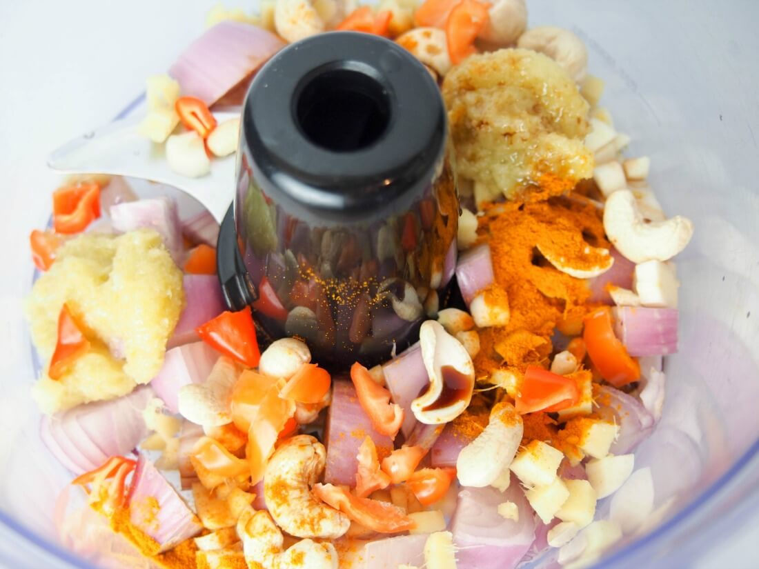 paste for Nyonya shrimp and pineapple curry