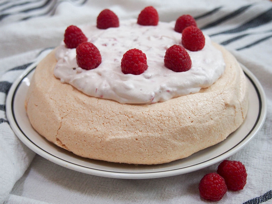 pavlova with raspberries and cream