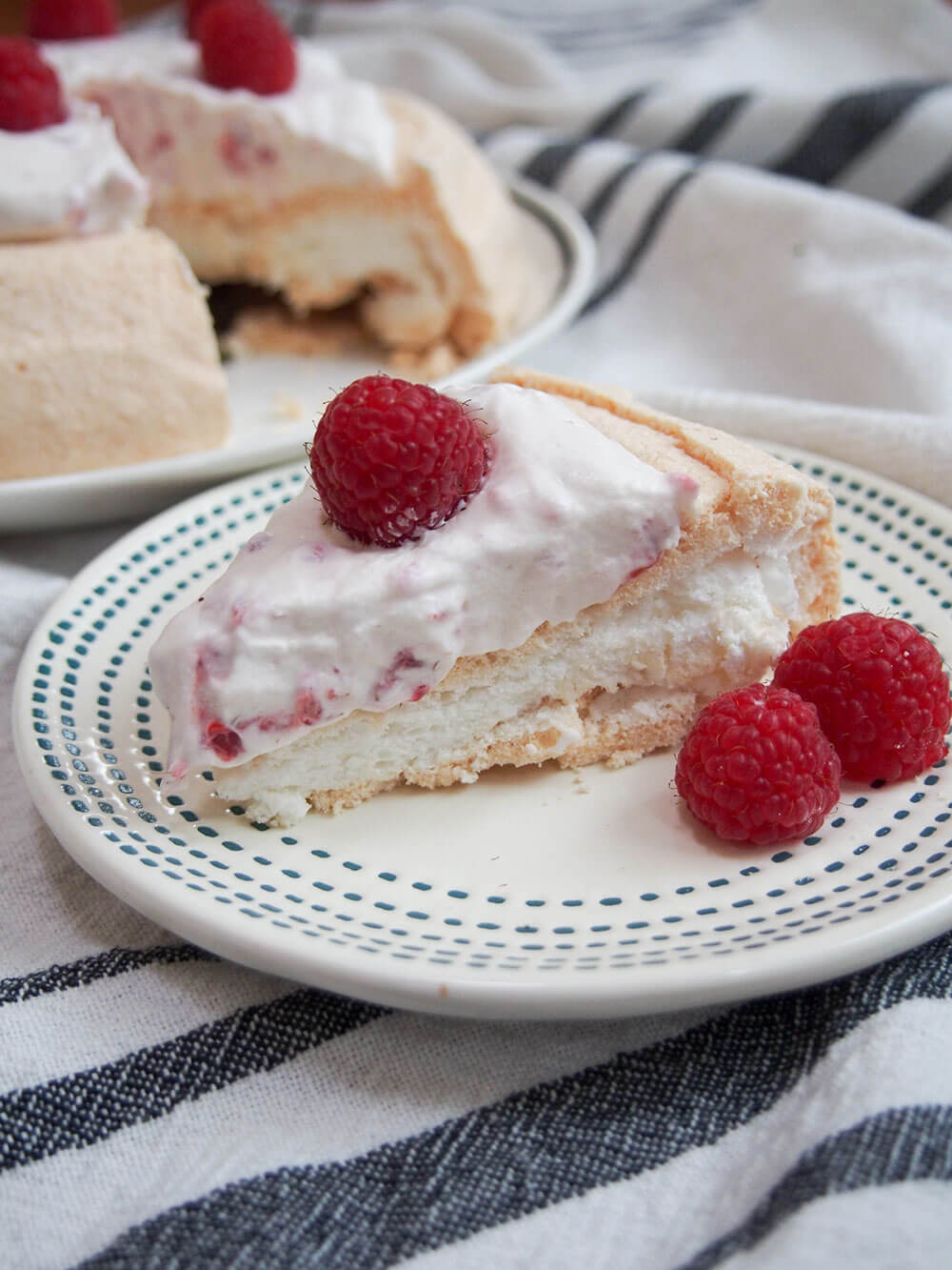 pavlova with raspberries and cream