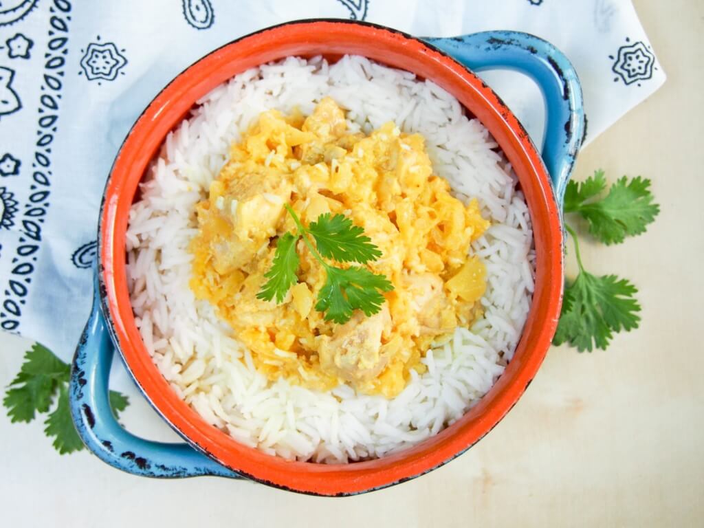 Slow cooker pineapple chicken curry