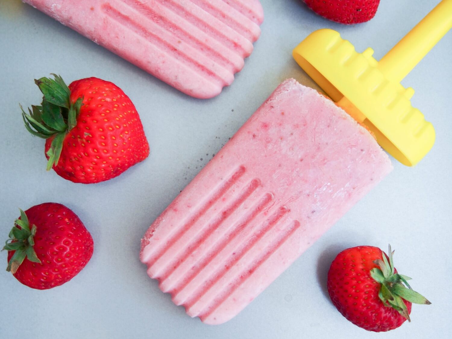 strawberry coconut popsicles (healthy and vegan!)