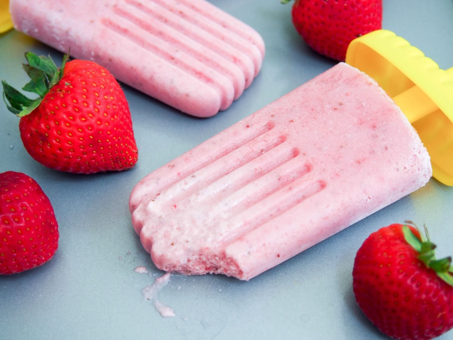 strawberry coconut popsicles (healthy and vegan!)