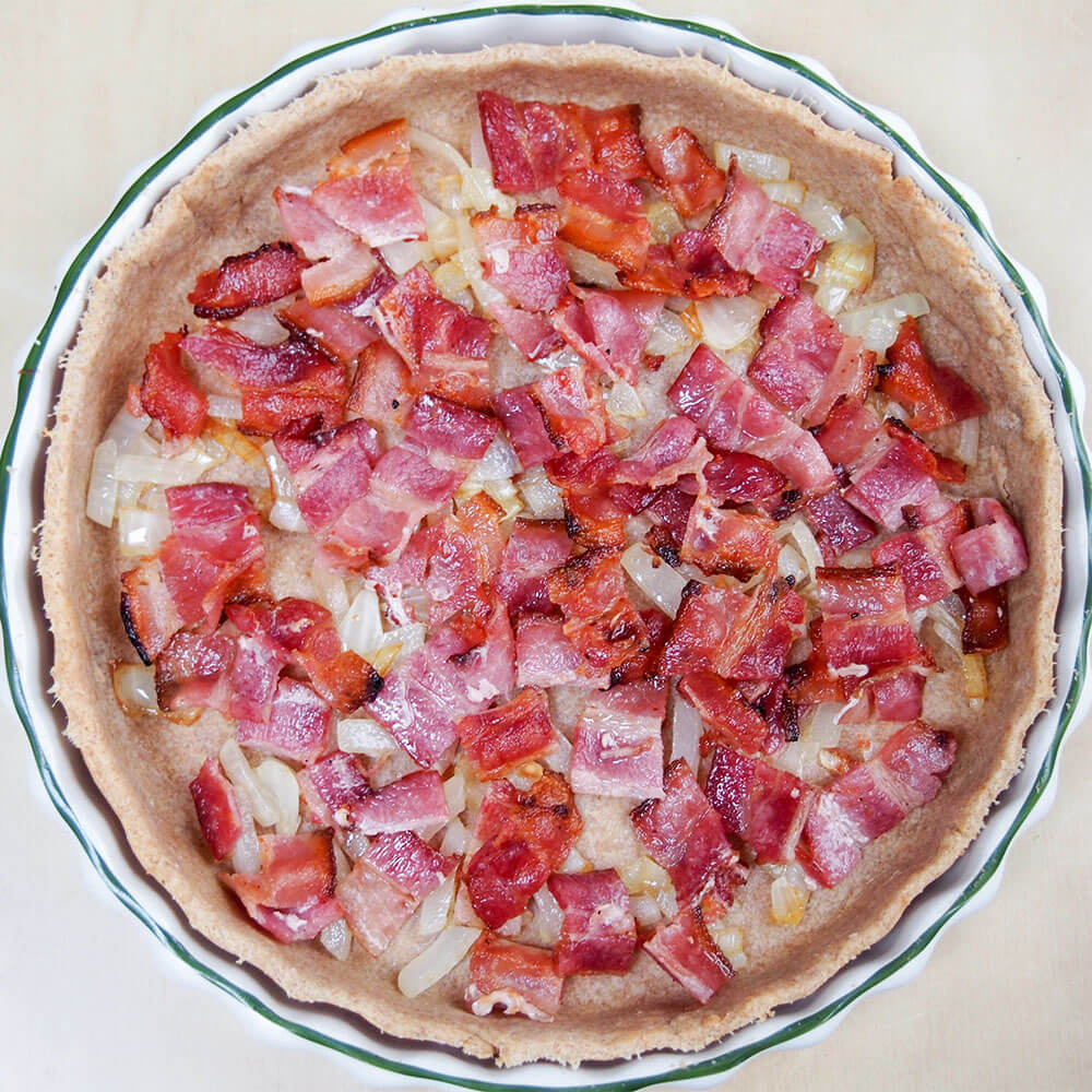adding bacon to fig, goat's cheese and bacon quiche