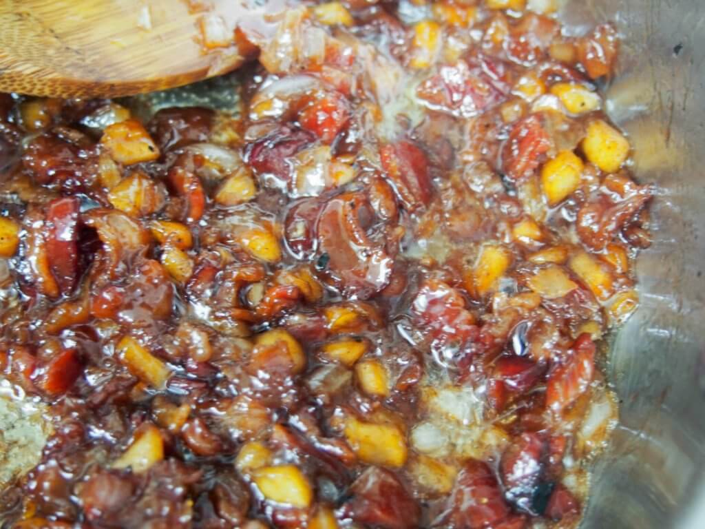 making apple bacon jam