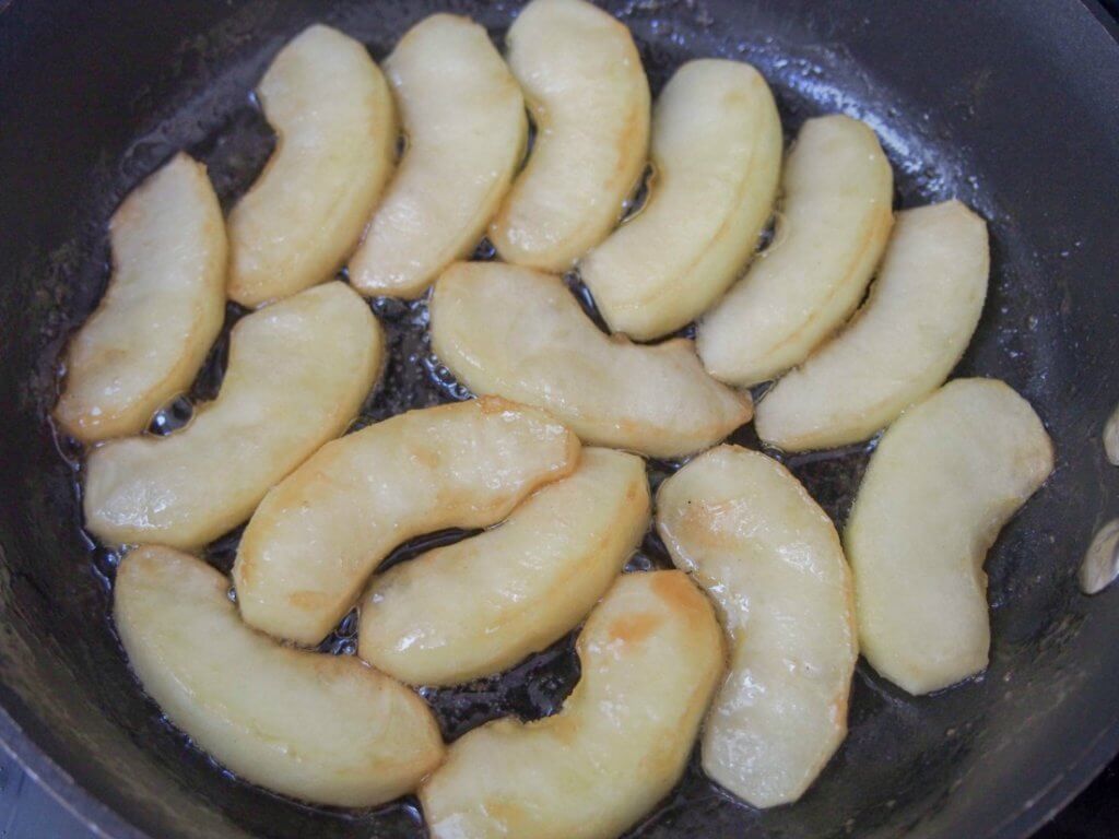 apples for caramelized apple and bacon jam crostini