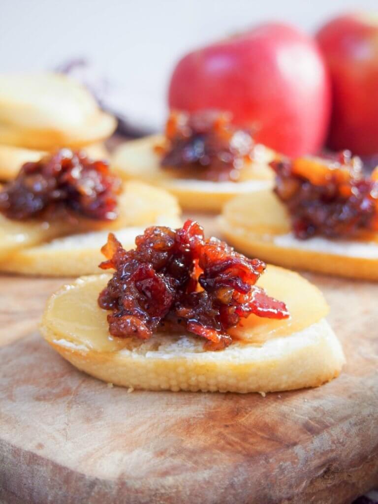 These caramelized apple and bacon jam crostini are a delicious sweet-savory mix, easy to prepare largely in advance and sure to be a hit with guests.
