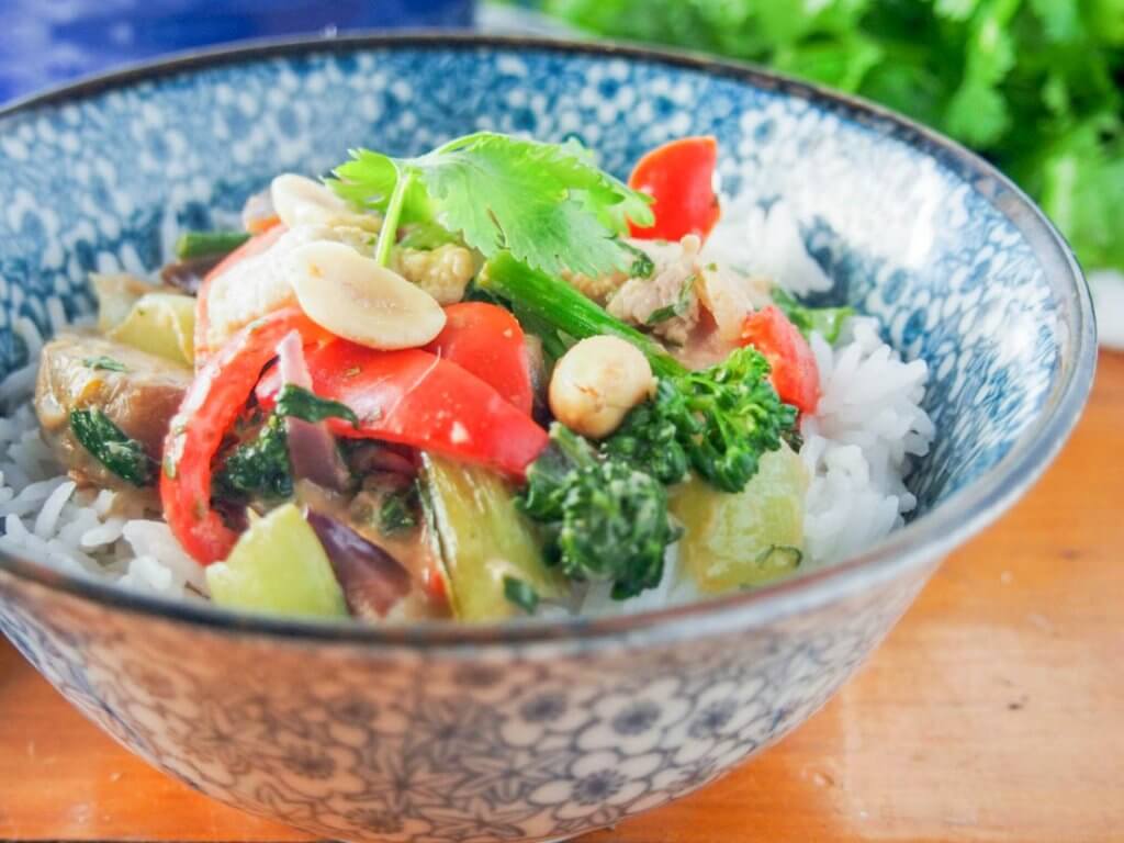 This lime peanut sauce stir fry combines a tasty, easy sauce with a quick stir fry - here with chicken & veg but mix it up! A delicious, quick & easy meal.