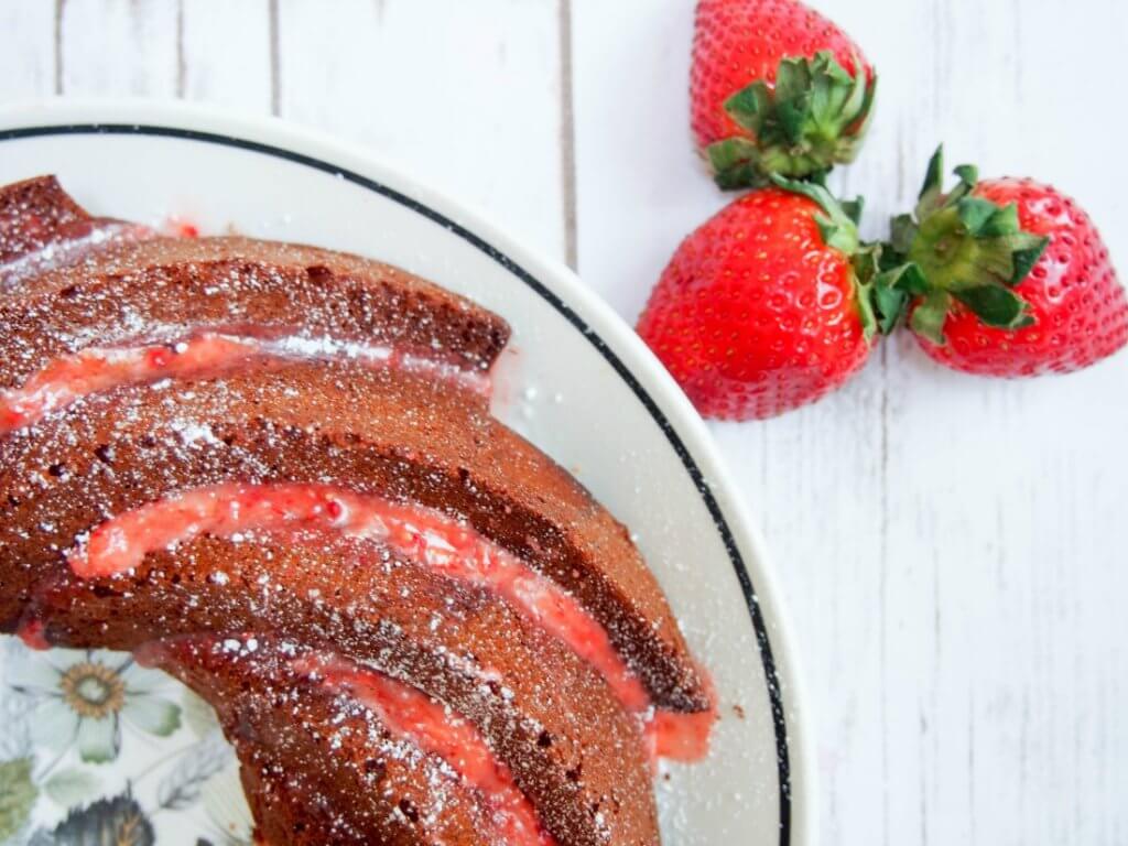 strawberry bundt cake