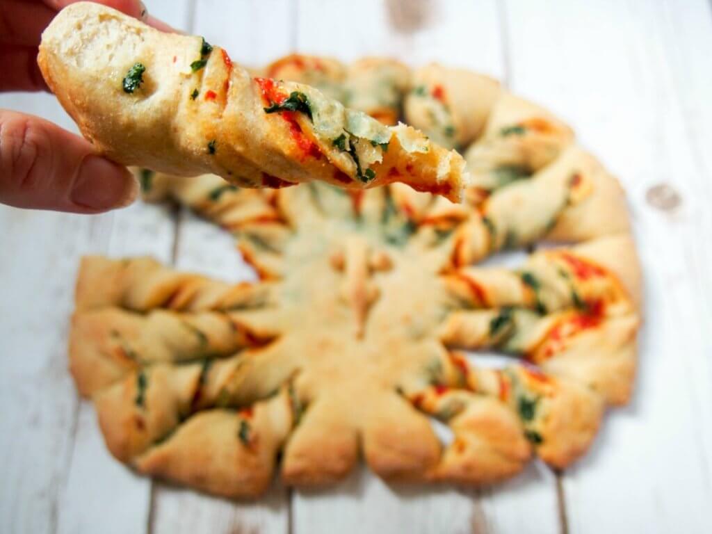 Twisted bread with peppers, spinach and parmesan - take a piece!
