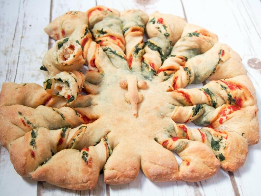Twisted bread with peppers, spinach and parmesan ready to share
