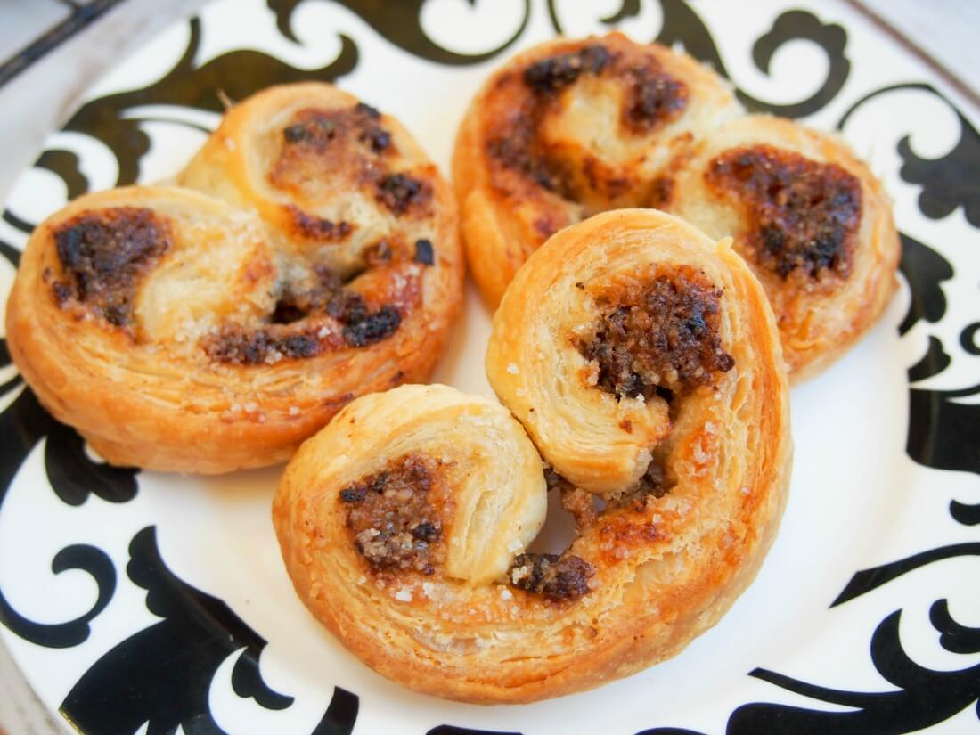 These date walnut palmiers have only 4 ingredients and take no time to make. Low on sugar but full of delicious flavor. A perfect tea-time snack. 