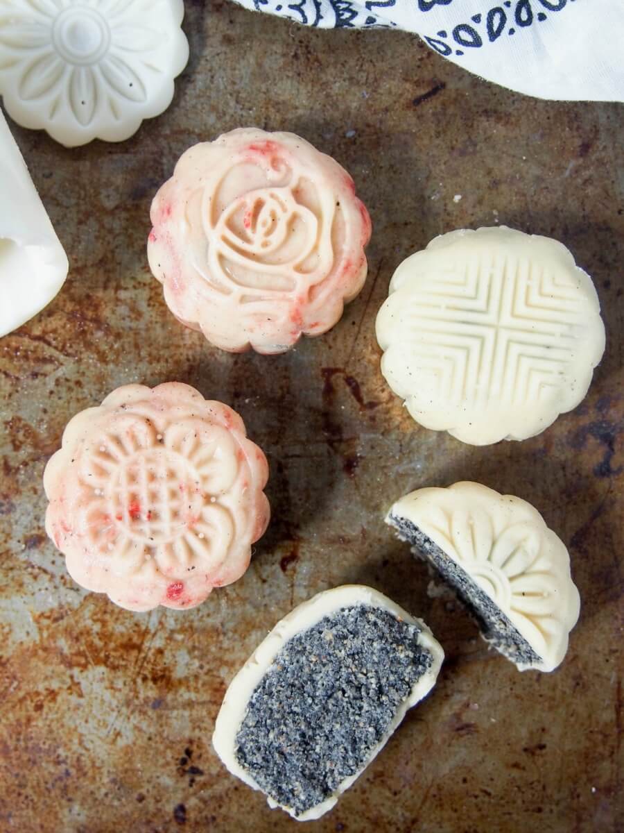 Chinese snow skin mooncakes viewed from above