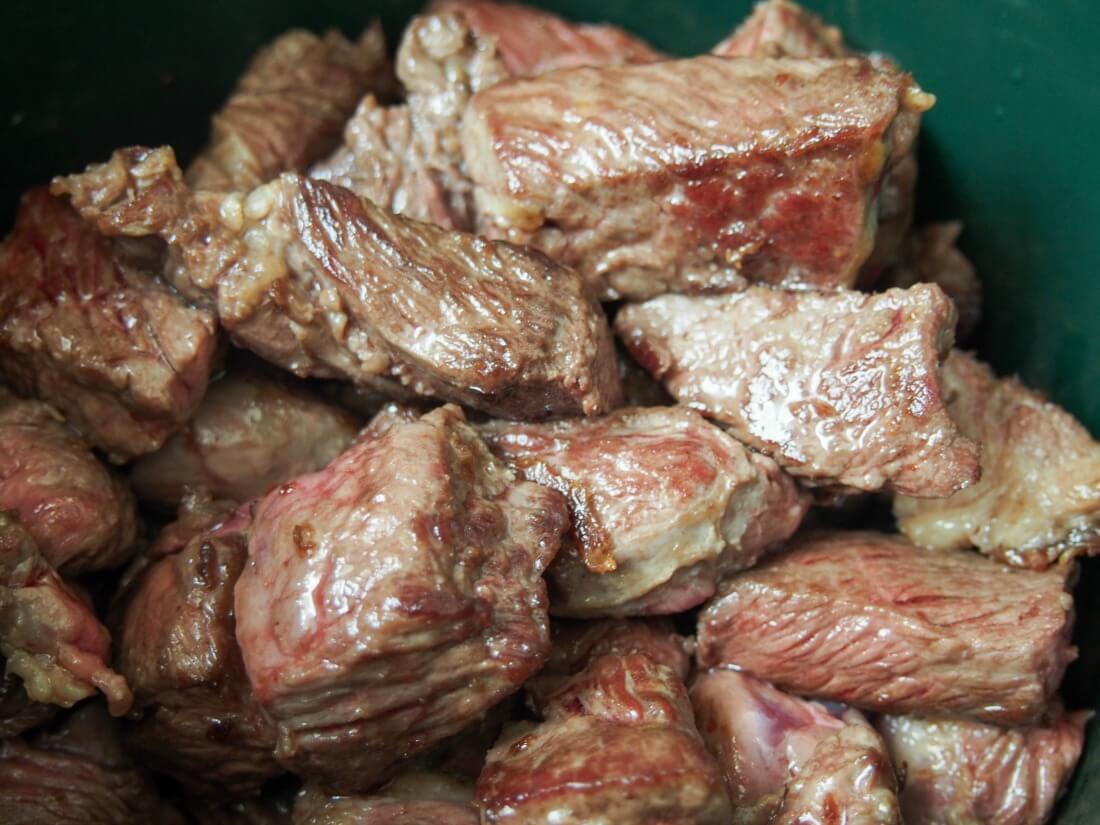 browned meat in slow cooker