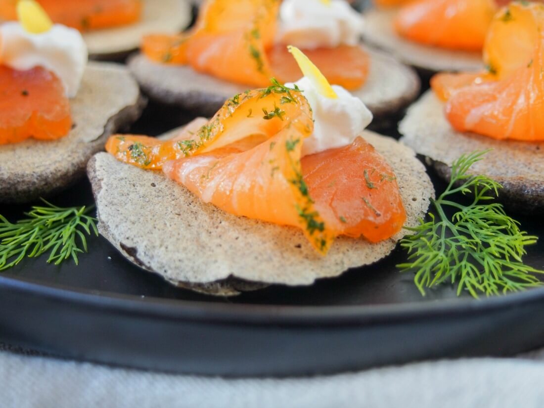 blini with smoked salmon gravlax