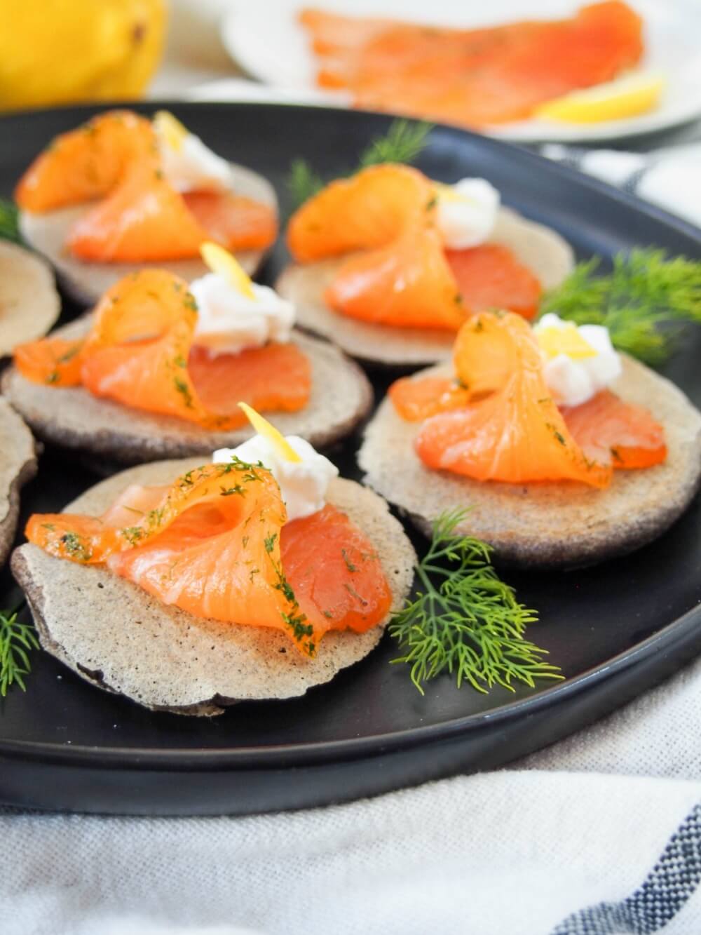 blini with smoked salmon gravlax