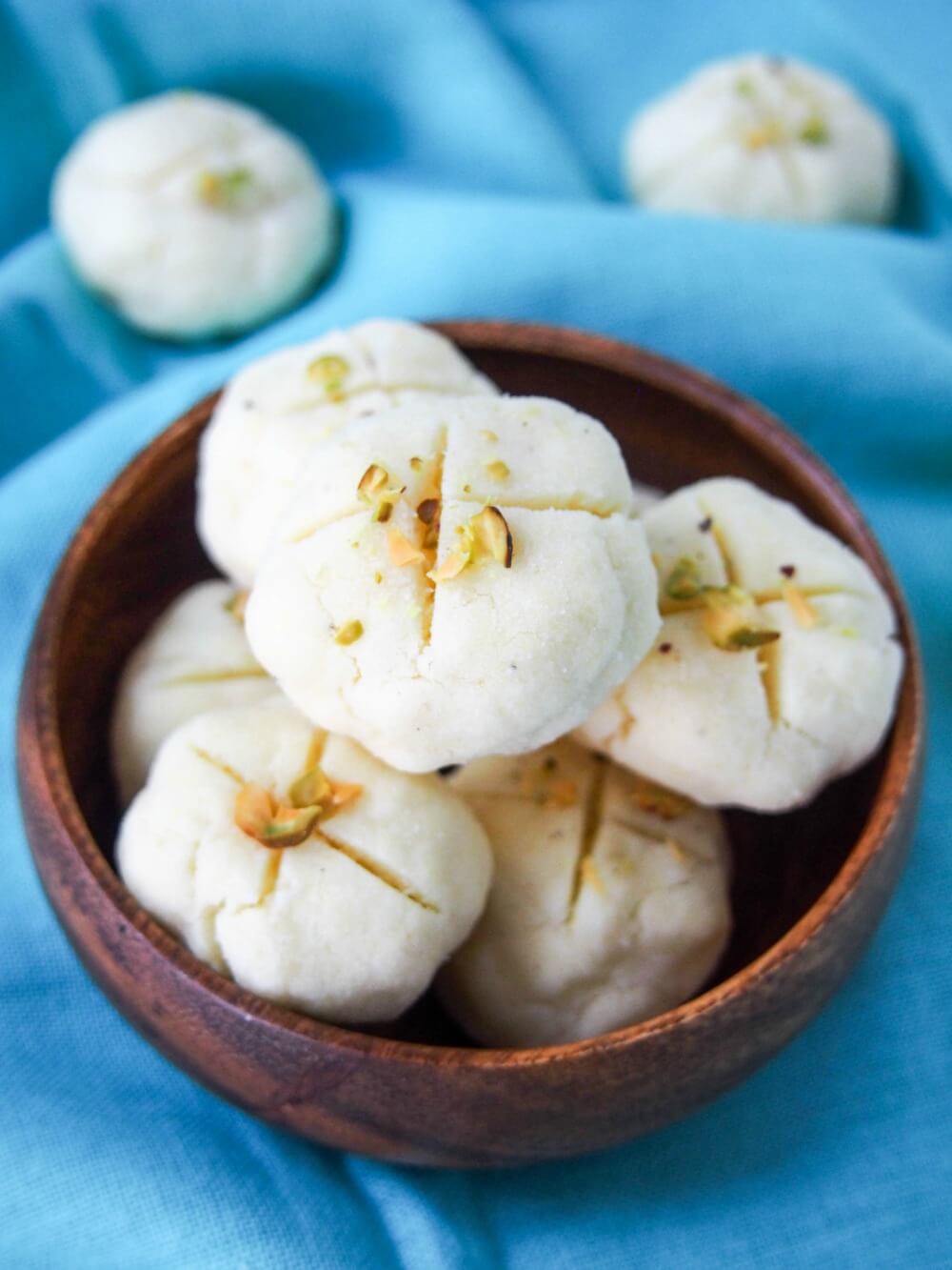 Persian rice cookies (nan-e berenji) in bowl