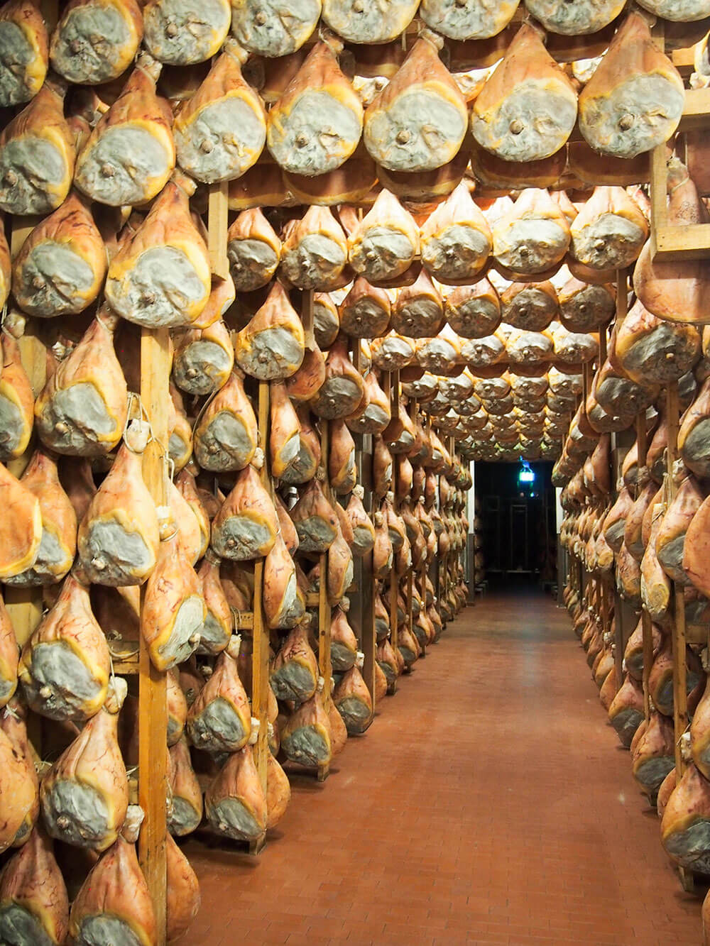 aging prosciutto de Parma