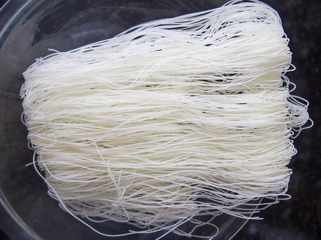 noodles in bowl ready to soak
