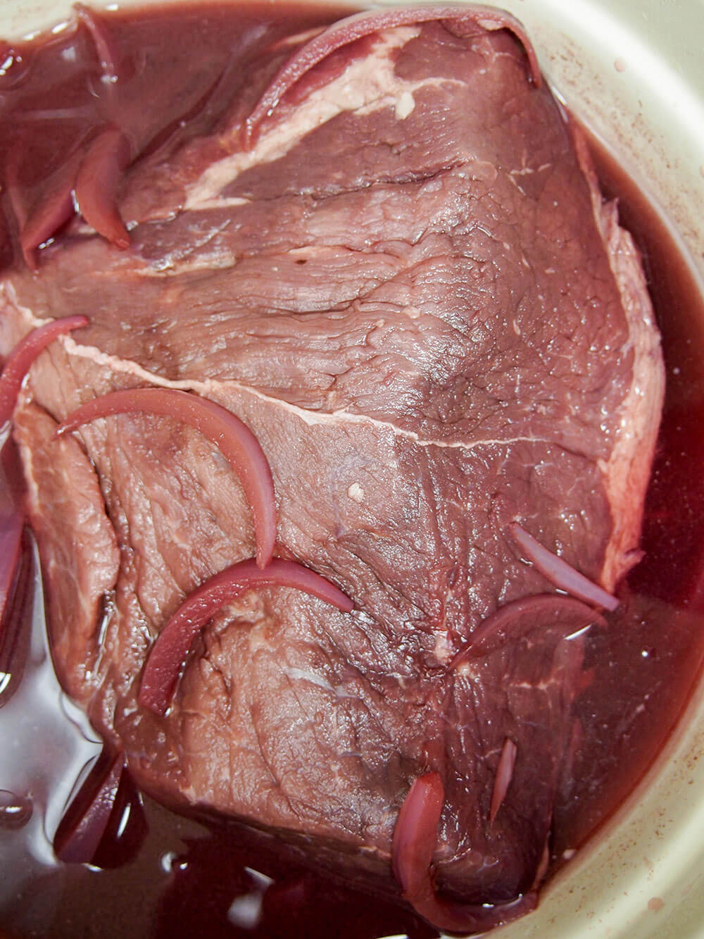 marinating meat in wine and spice marinade