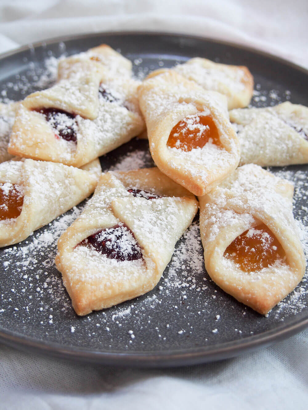 kolachy cookies on plate dusted with powdered sugar