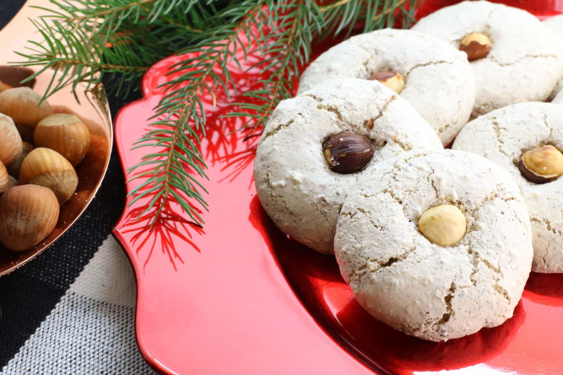 hazelnut meringue cookies