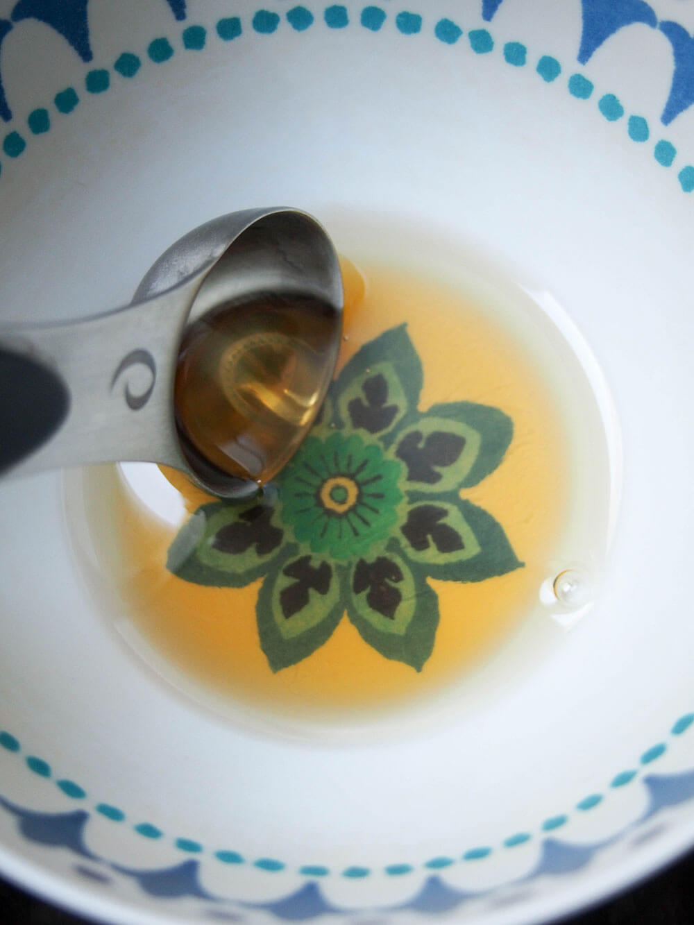 making honey syrup in small bowl