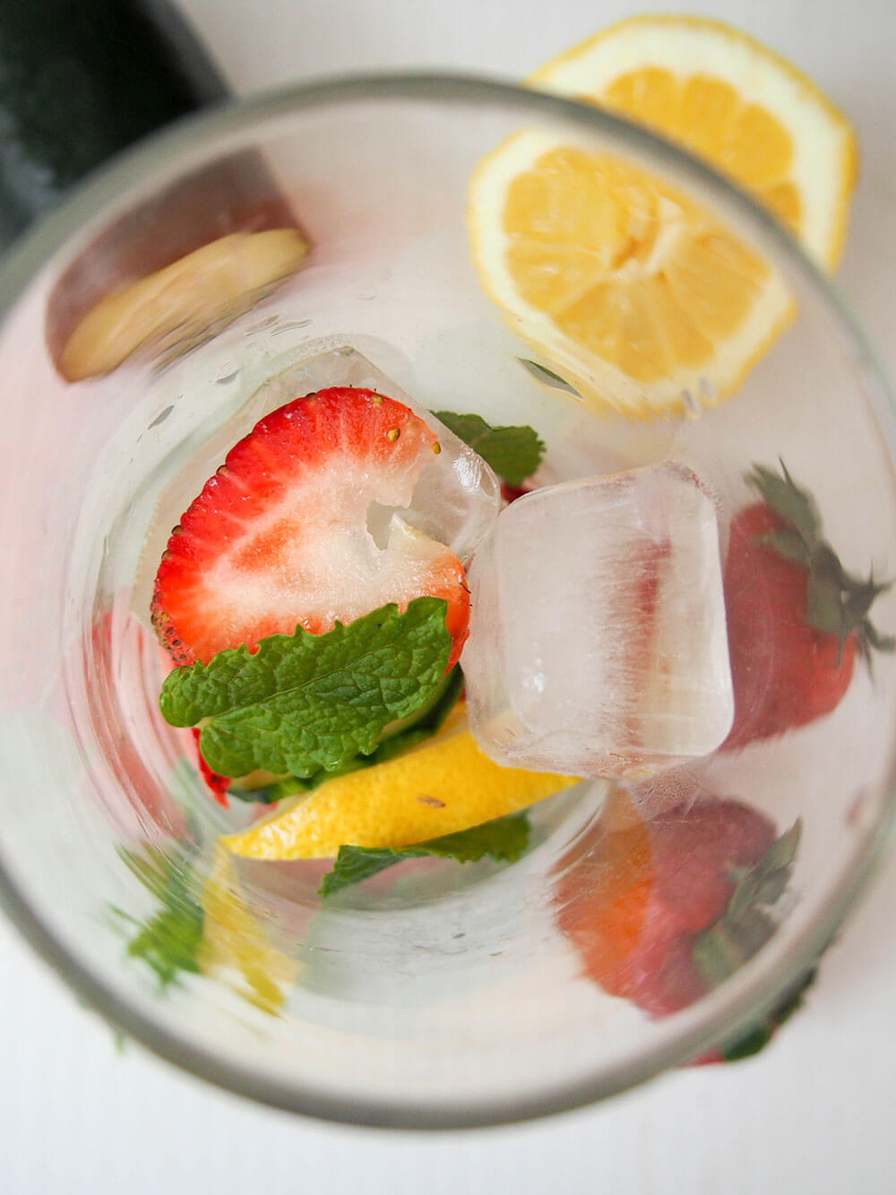 garnishes and ice in glass 