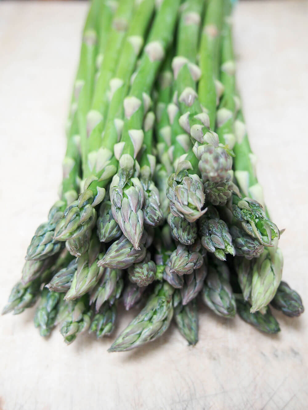 bunch of asparagus viewed from tip ends
