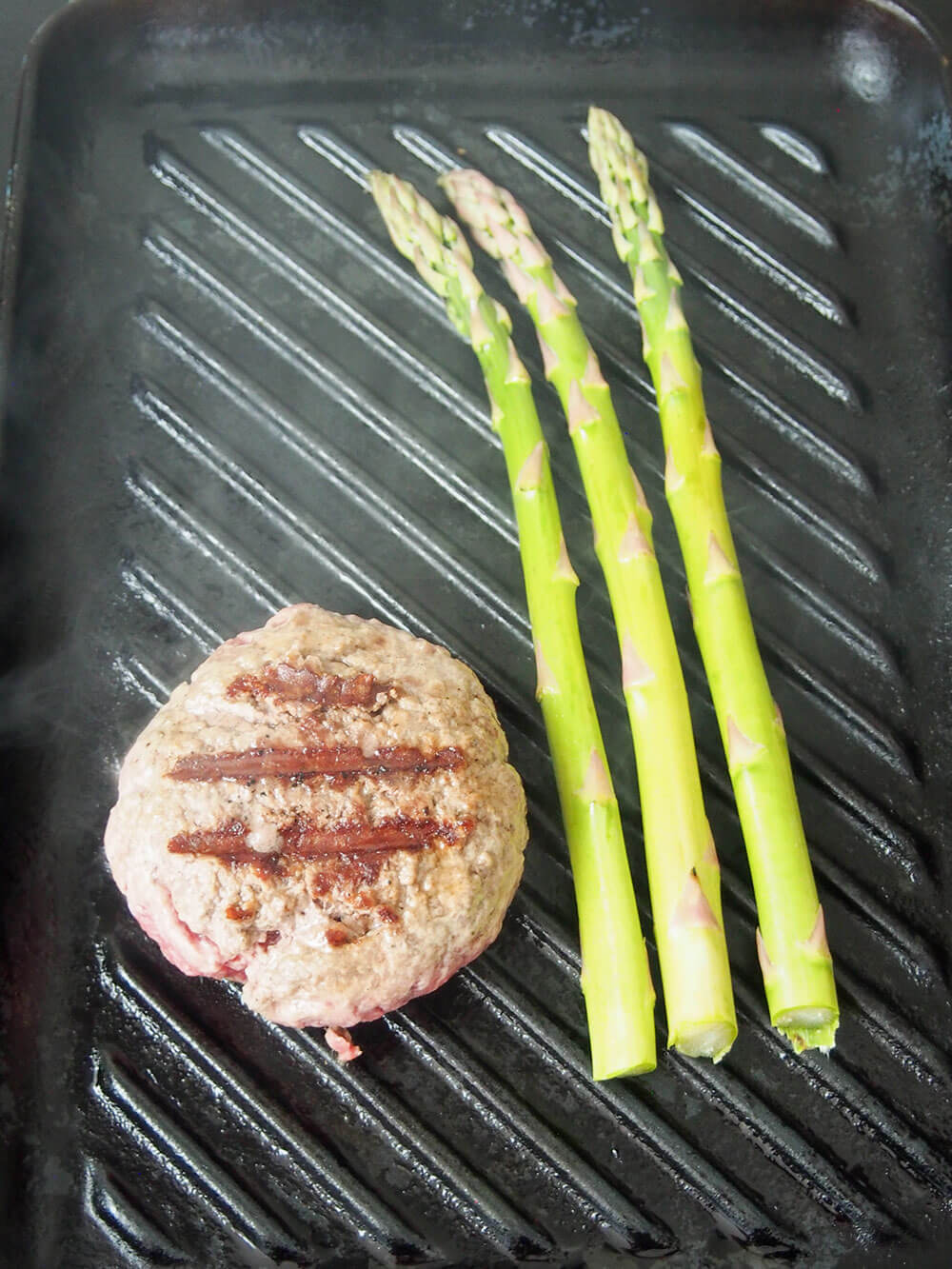 cooking burger and asparagus for Asparagus parmesan burger with parmesan crisps