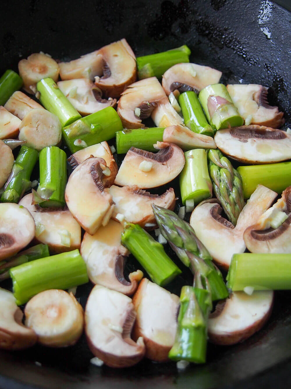 vegetables for Baked eggs with mushrooms and asparagus