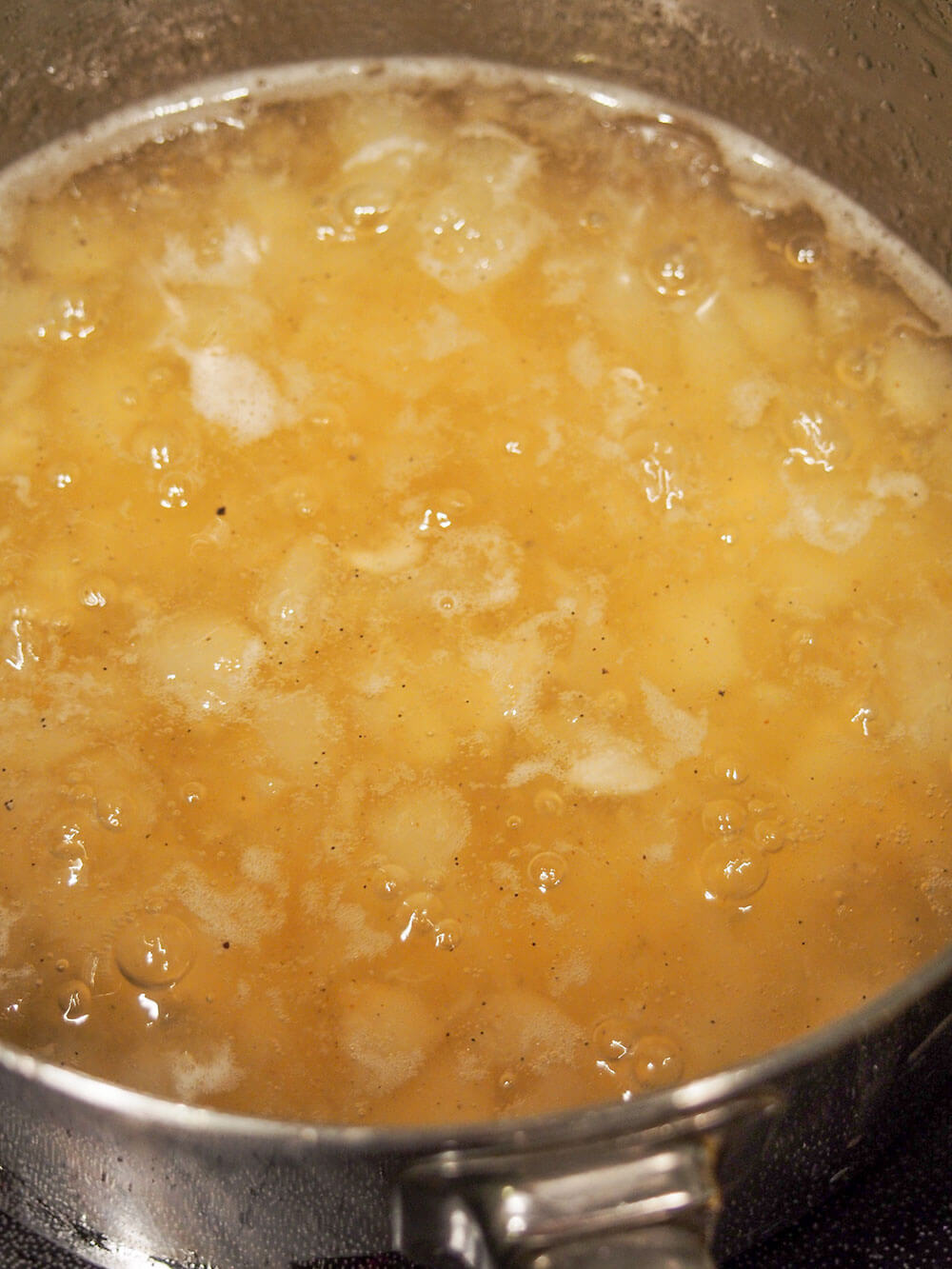 cooking pear jam
