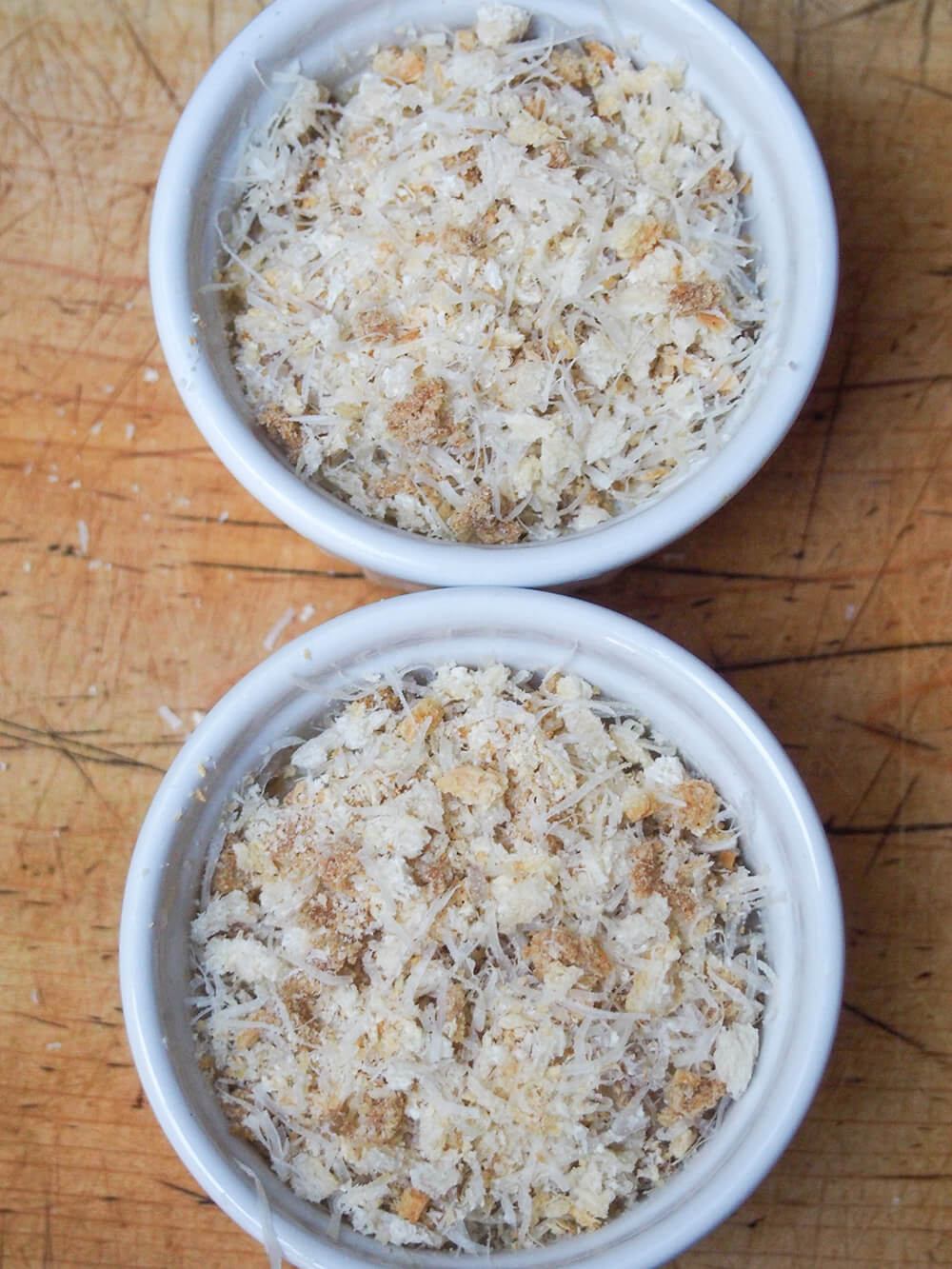 scallop gratins with cheese and breadcrumbs on top, ready to broil (coquille St Jacques) gratins with cheese and breadcrumbs on top, ready to broil
