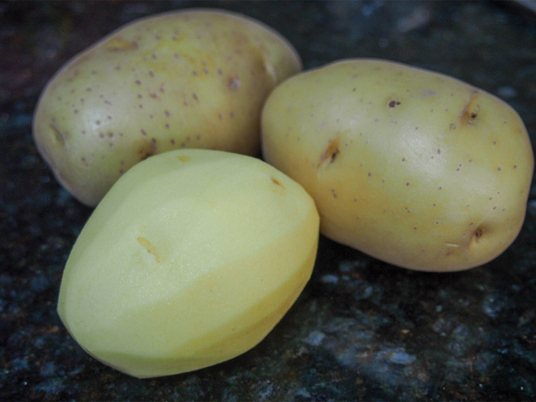 yellow potatoes with one peeled and other unpeeled