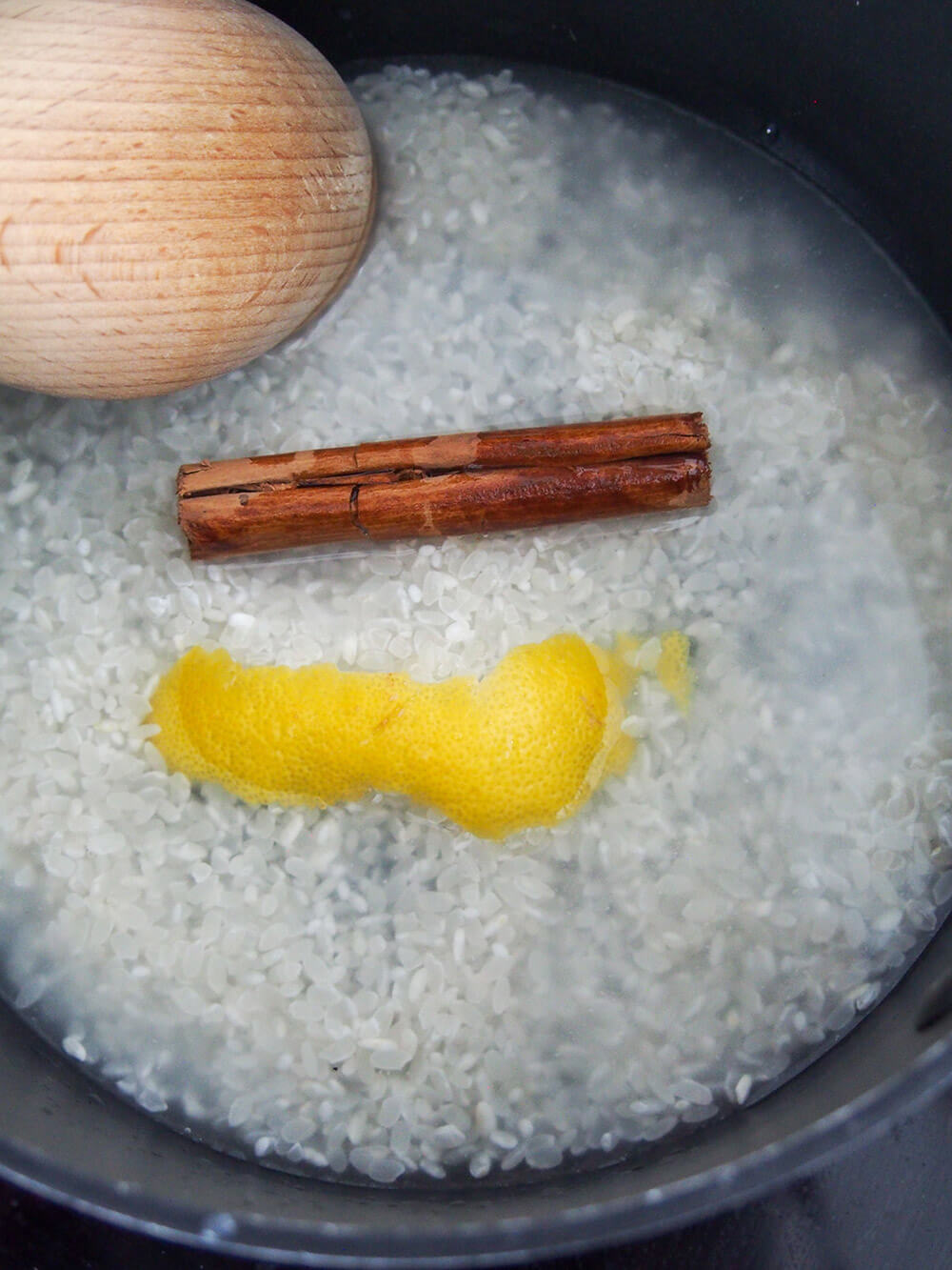rice with lemon and cinnamon at start of cooking
