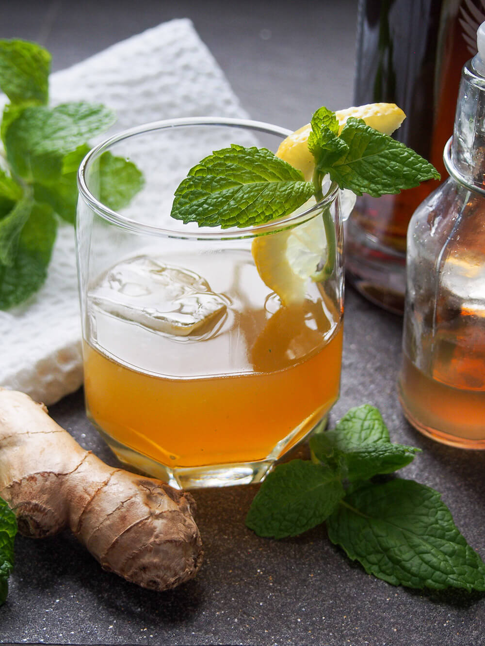 glass of ginger whiskey smash